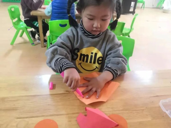 【节日教育】献给妈妈的花 | 英雄山第三幼儿园小一班创意美工-幼师课件网第10张图片