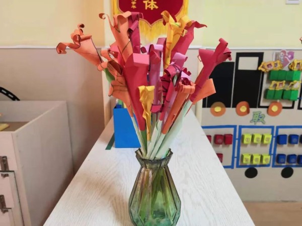 【节日教育】献给妈妈的花 | 英雄山第三幼儿园小一班创意美工-幼师课件网第19张图片