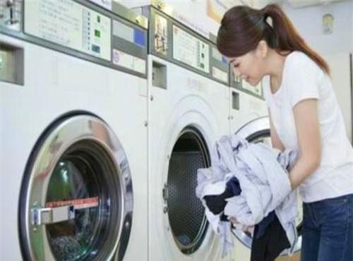 衣服洗不干净身上容易发痒，干洗店老板教你3个窍门，值得一看