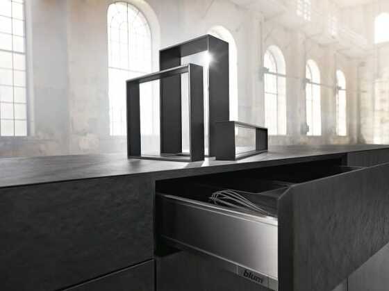 Blum_AMB0001_AA_FOT_FO_BAU_#SALL_#APR3_#V1