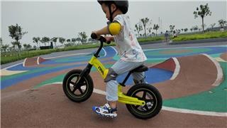 儿童平衡车：孩子成长的快乐伙伴