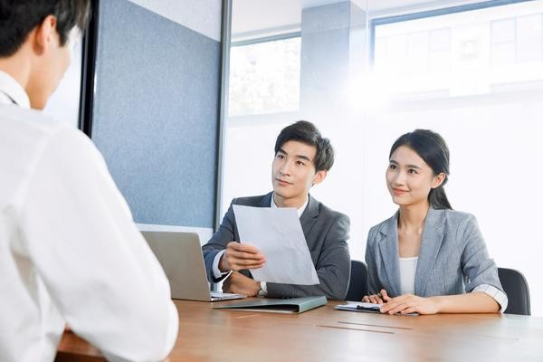 不换行：HR工作生活中的挑战与应对策略图1