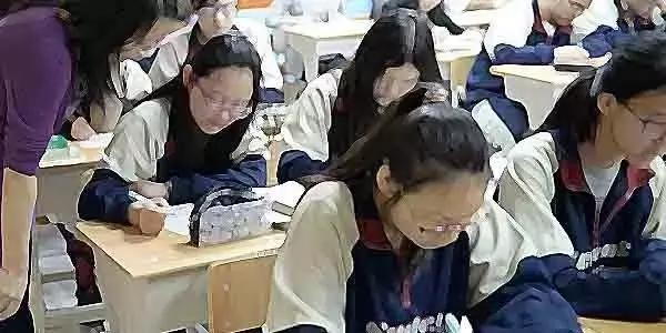 高一是道“坎”, 高二是个“坡”, 高三是座峰，熬不过去毁前程
