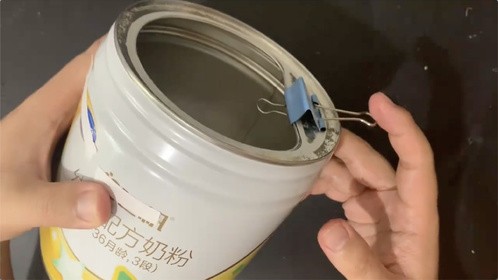奶粉罐不要扔，加个长尾夹放卫生间和房间，立马变废为宝，太棒了
