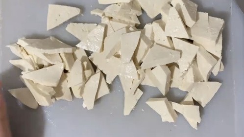 饭店大厨教我的三角形切法，看看饭店大厨是如何切豆腐的