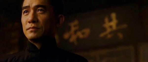 梁朝伟靠一块饼，成功打败一代宗师，章子怡气坏了