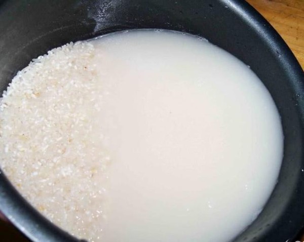 洗碗还在用洗洁精？教你洗碗小窍门，快速去除油污不伤手