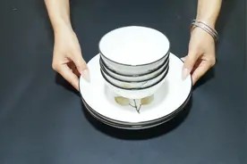 新买的碗盘不要直接用,超市老板教我小窍门,灰尘脏东西一起除视频封面