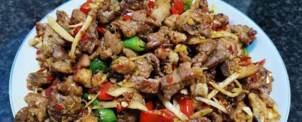 用仔姜炒鸡，美味健康享受（以传统烹饪技巧制作的健康美食）