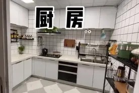 闺蜜家5平米厨房拐角一点没浪费,没想到置物架还能这么玩图片
