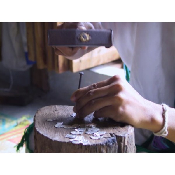女人银设计师珠宝