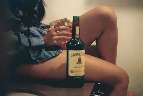 酒后心痛伤感句子 穿透人心