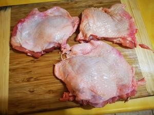 有着炸鸡口感的照烧鸡!脆皮照烧鸡腿排 / Cripsy Chicken Thigh with Teriyaki Sauce (内含自制照烧酱配方和鸡肉去腥小窍门)的做法 步骤3