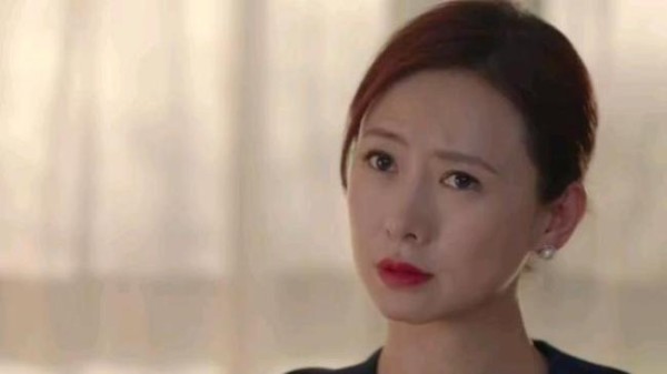 56岁翁虹称与老公分居多年，女儿也在国外，独居浙江豪宅不觉孤单 生活充实满足