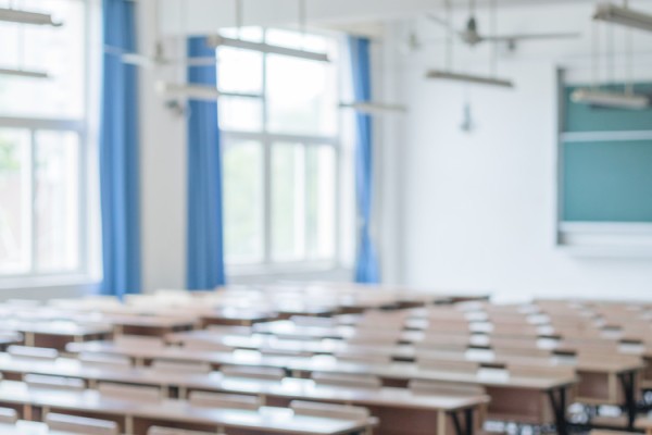 四川省宜宾卫生学校的校园设施和生活条件怎么样？