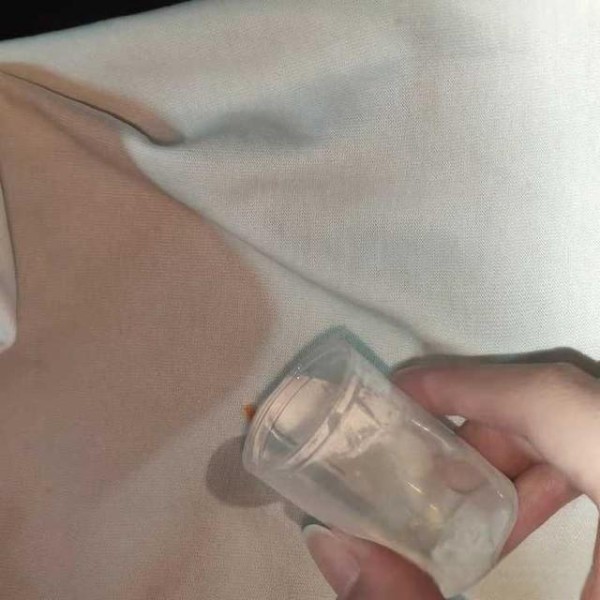 指甲油沾到衣服上怎样清洗？有什么技巧？-有驾