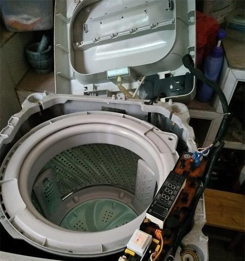 如何正确使用双桶洗衣机清洗衣物（双桶洗衣机清洗技巧及注意事项）