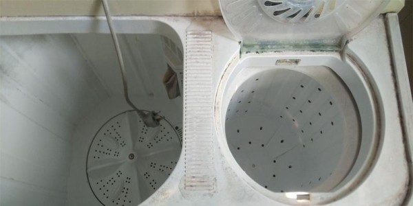 如何正确使用双桶洗衣机清洗衣物（双桶洗衣机清洗技巧及注意事项）