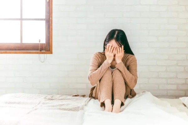 学生から社会人へ - リアリティショックを克服する成長プロセスの図