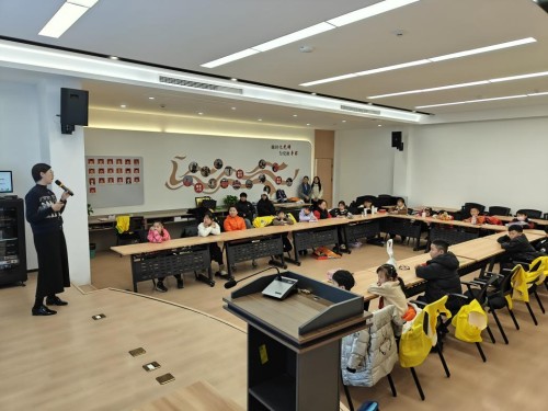 2025.1.22东吴镇关工委、妇联联合宁波市妇联邀请宁大附属康宁医院冯婧婧医生到凤鸣社区，为寒托班孩子开展 “做自己情绪的主人” 专题讲座，助力孩子认识和管理情绪2.png