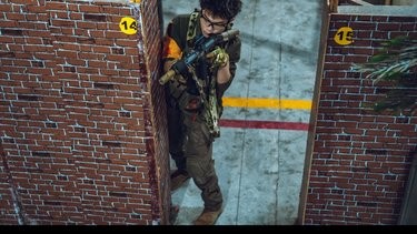 在 U.T.S 真人 CS 刺激战场，我笑不