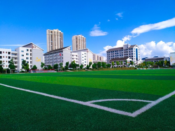 四川省泸州市江阳职业高级中学校生活费多少