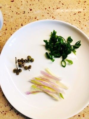 省时美味蔬菜面的做法步骤 第1步