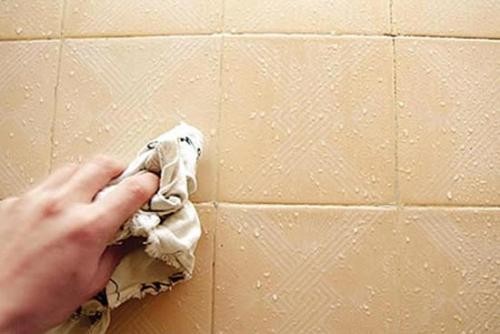 卫生间瓷砖除垢小妙招图片 卫生间瓷砖除垢方法(图1)