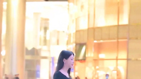 时尚美女，完美的身材让人羡慕，看多少遍都不腻！