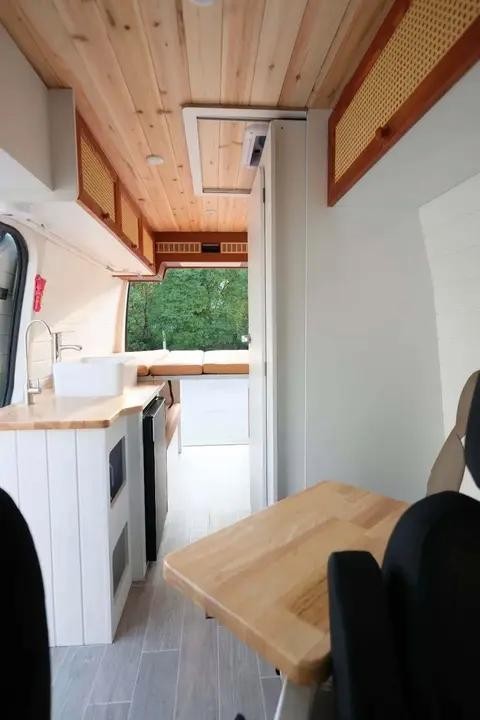 德兴Vanlife乐天派新版本：福顺中轴高顶底盘 布局优化-有驾