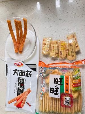 手残版辣条糯米船的做法 步骤1