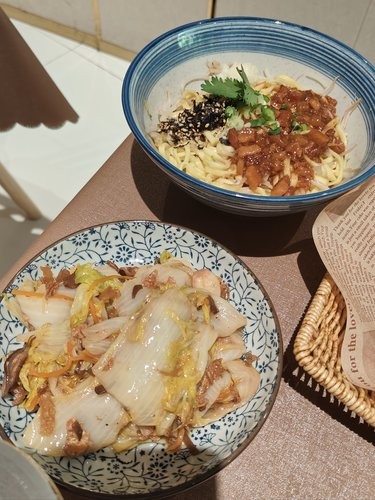 志伟家的卤肉饭嘎嘎好吃！