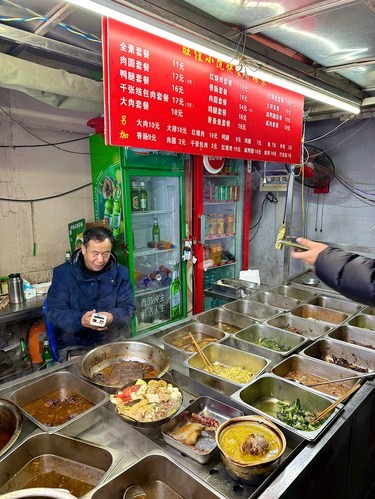 南京吃到的快餐套饭..素菜随意选 太香赖[流泪]