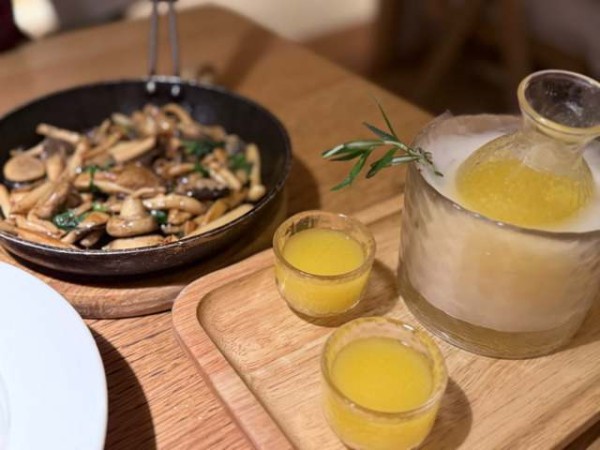 素食粗粮搭配，营养均衡，富含纤维，低脂健康。适合减肥、养生，提供全面营养。