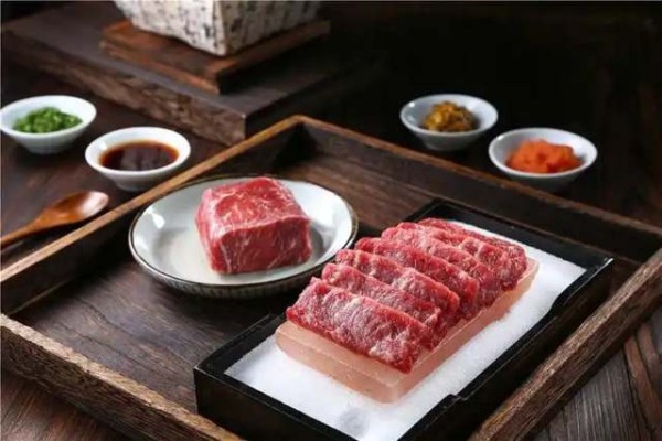 健康素食搭配，营养均衡，富含蛋白质、纤维和维生素，适合追求健康生活的人群。