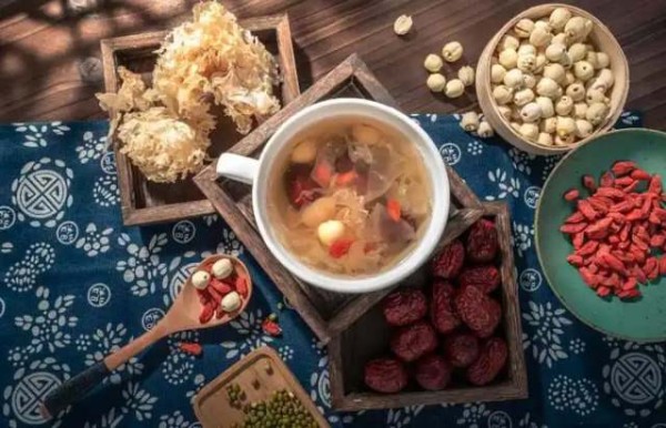 清新素食，营养均衡，健康生活。30字介绍：绿色食材，低脂高纤，美味健康，活力每一天。