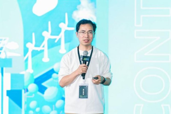 罗戈研究院长潘永刚