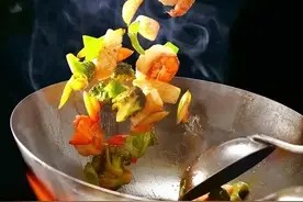 70岁退休厨师长,教了我10个做菜的技巧,学会后让我厨艺大增图片