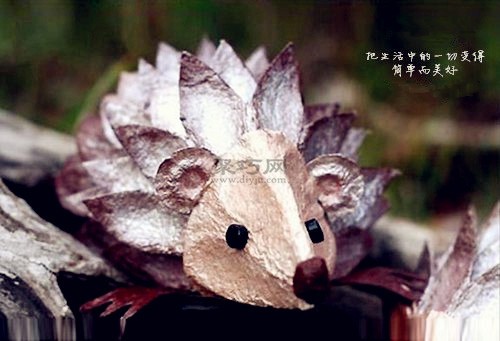 鸡蛋托手工diy超萌小刺猬图解教程