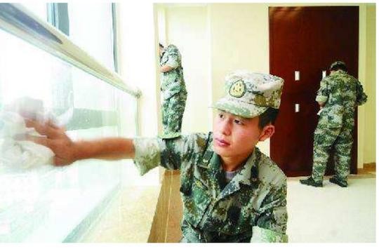 军人训练那么脏，为什么喜欢打扫卫生？