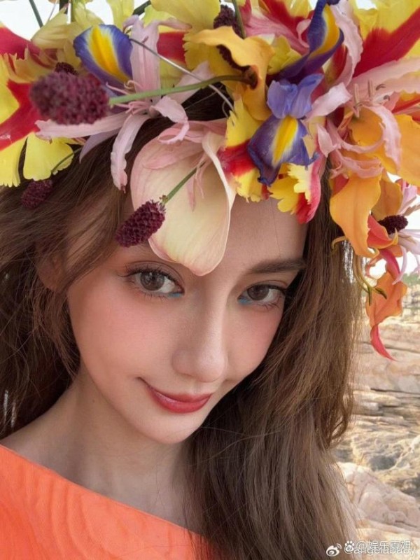 Angelababy小海绵自拍 假期快乐时光