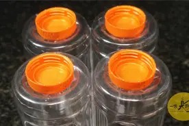 把4个塑料瓶粘在一起,放到厨房里,婆婆看了直夸我聪明,真实用图片