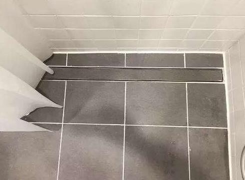 卫生间最应该添置的5件神器，清洁起来省心多了，摆脱“脏乱差”