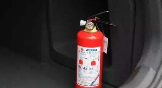 买车后，车上必备的13件物品有哪些？-有驾