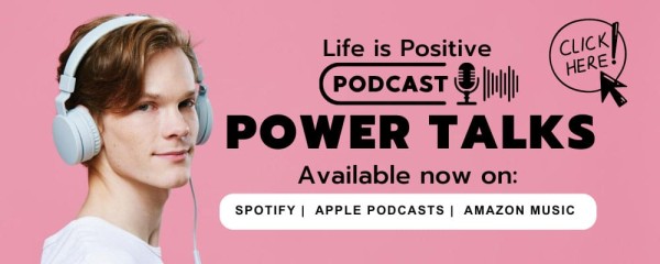 一位戴着耳机的年轻人看着镜头,站在“Life is Positive Podcast: Power Talks”的文字广告旁。横幅上强调了该节目可在 Spotify、Apple Podcasts 和 Amazon Music 上收听。“点击此处”图标邀请听众加入收听的人群。