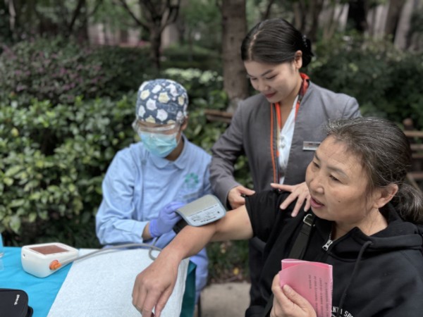 社区关爱行动。东原仁知服务供图