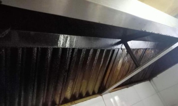 自动抽油烟机烟道清洗方法（保持厨房清洁） 第2张