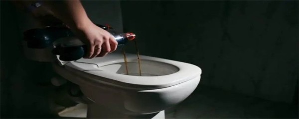 二楼卫生间反味怎么办