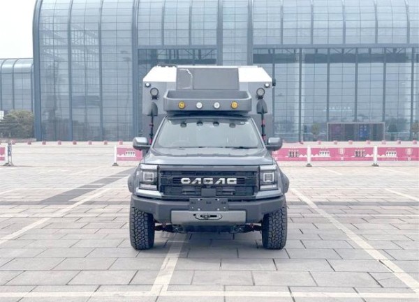 霞客乐大道机甲牛房车：独特设计与强劲性能详解-有驾