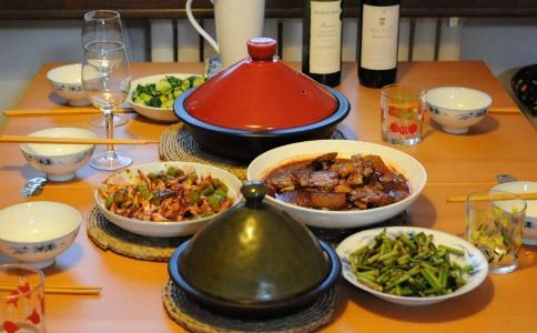 怎么判断食物中毒 夏季怎么避免食物中毒 发生食物中毒怎么自救